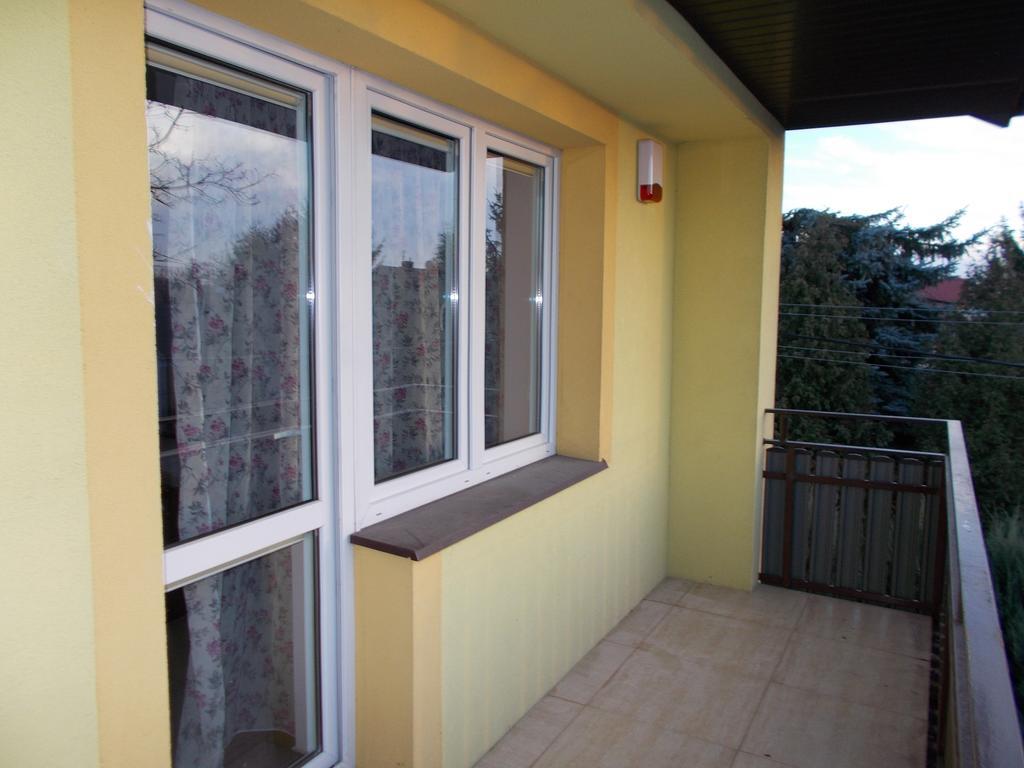 Willa Poniatowskiego Grodzisk Mazowiecki Exterior foto